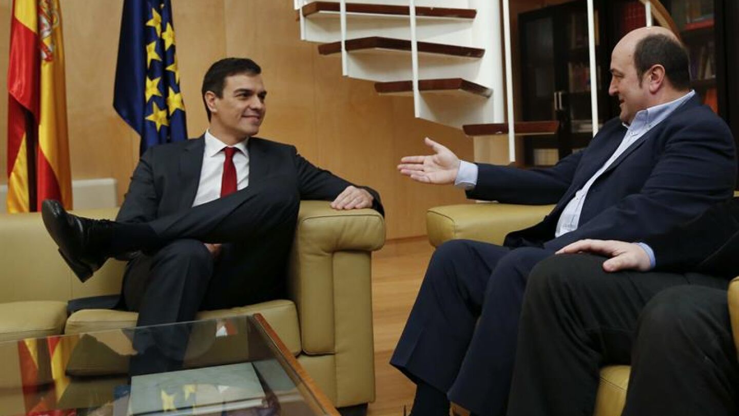 El secretario general del PSOE, Pedro S&aacute;nchez, se re&uacute;ne con el presidente del PNV, Andoni Ortuzar
