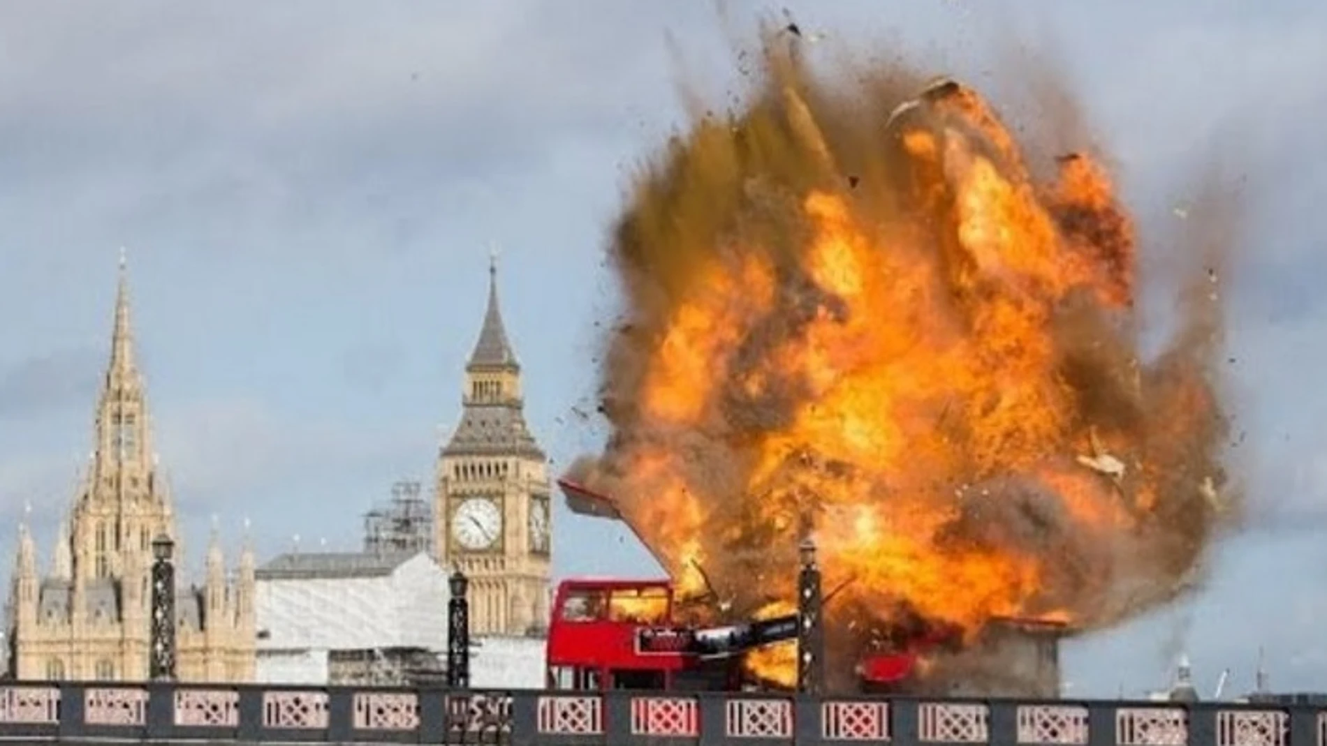 Explosión controlada en un rodaje en Londres