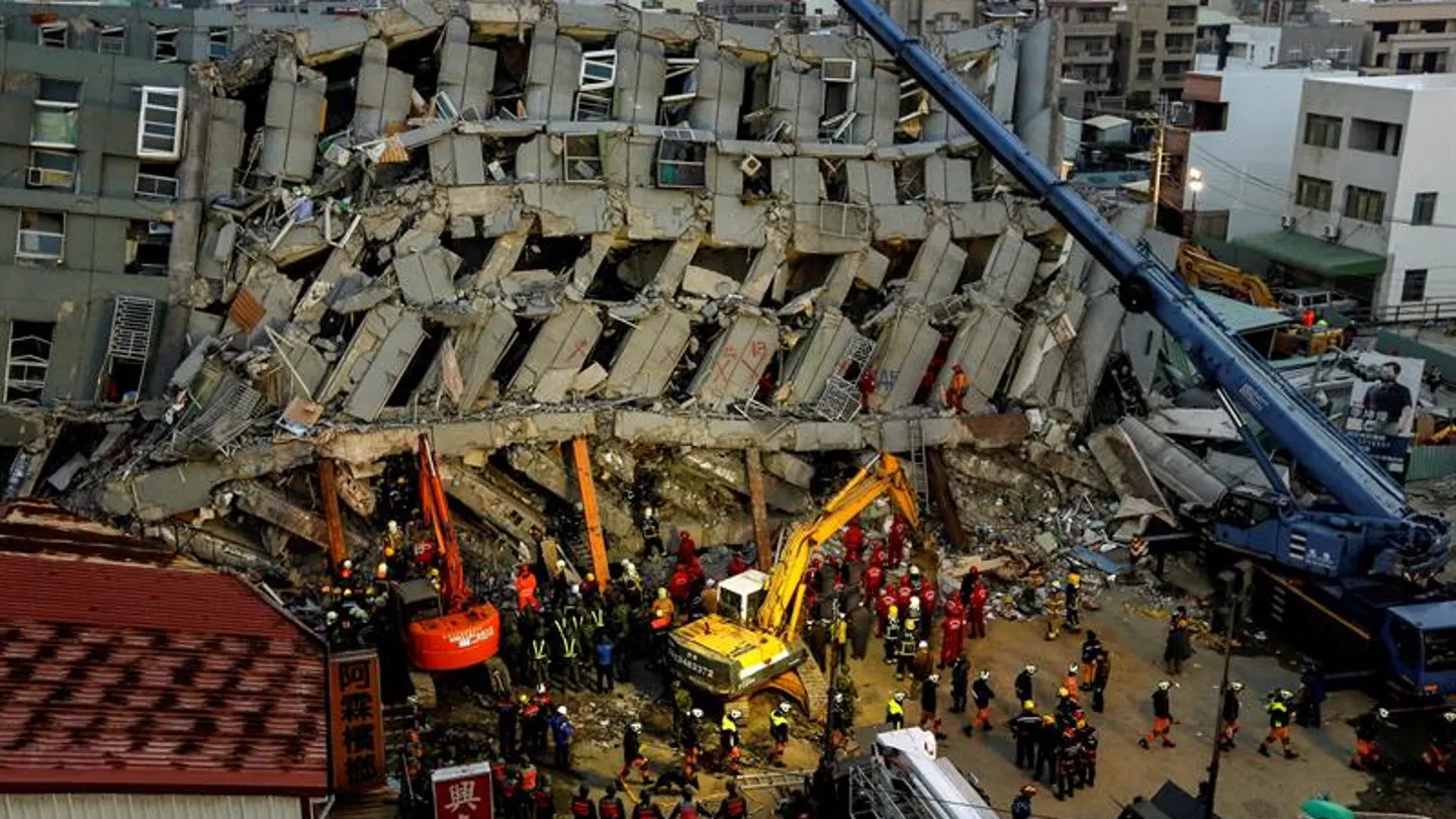 Edificio derrumbado por el fuerte terremoto que azotó Taiwán Edificio derrumbado por el fuerte terremoto que azotó Taiwán