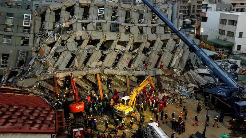 Edificio derrumbado por el fuerte terremoto que azotó Taiwán Edificio derrumbado por el fuerte terremoto que azotó Taiwán