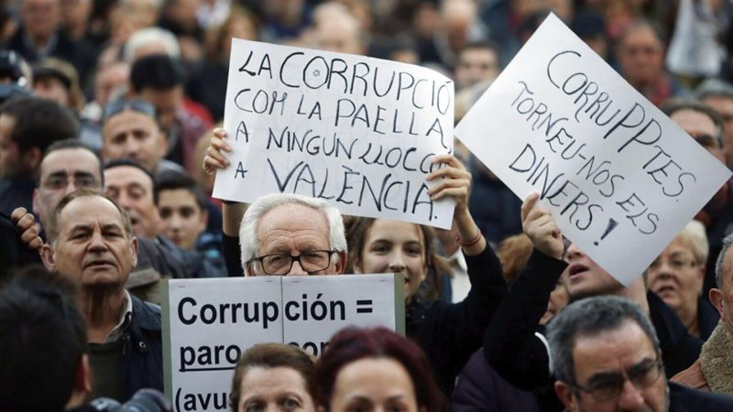 Miles de personas se manifiestan en Valencia contra la corrupci&oacute;n