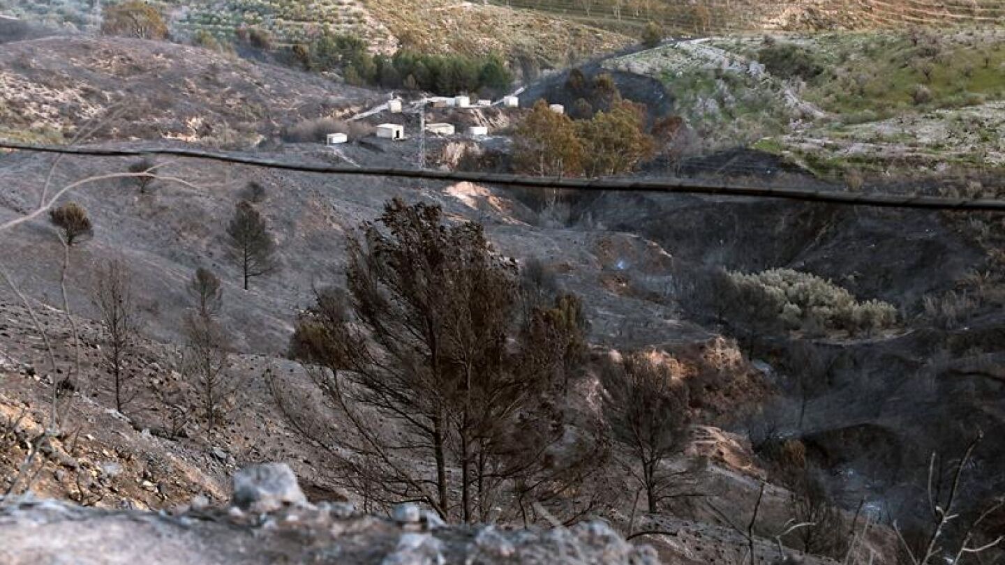 Restos del incendio de Lanjar&oacute;n