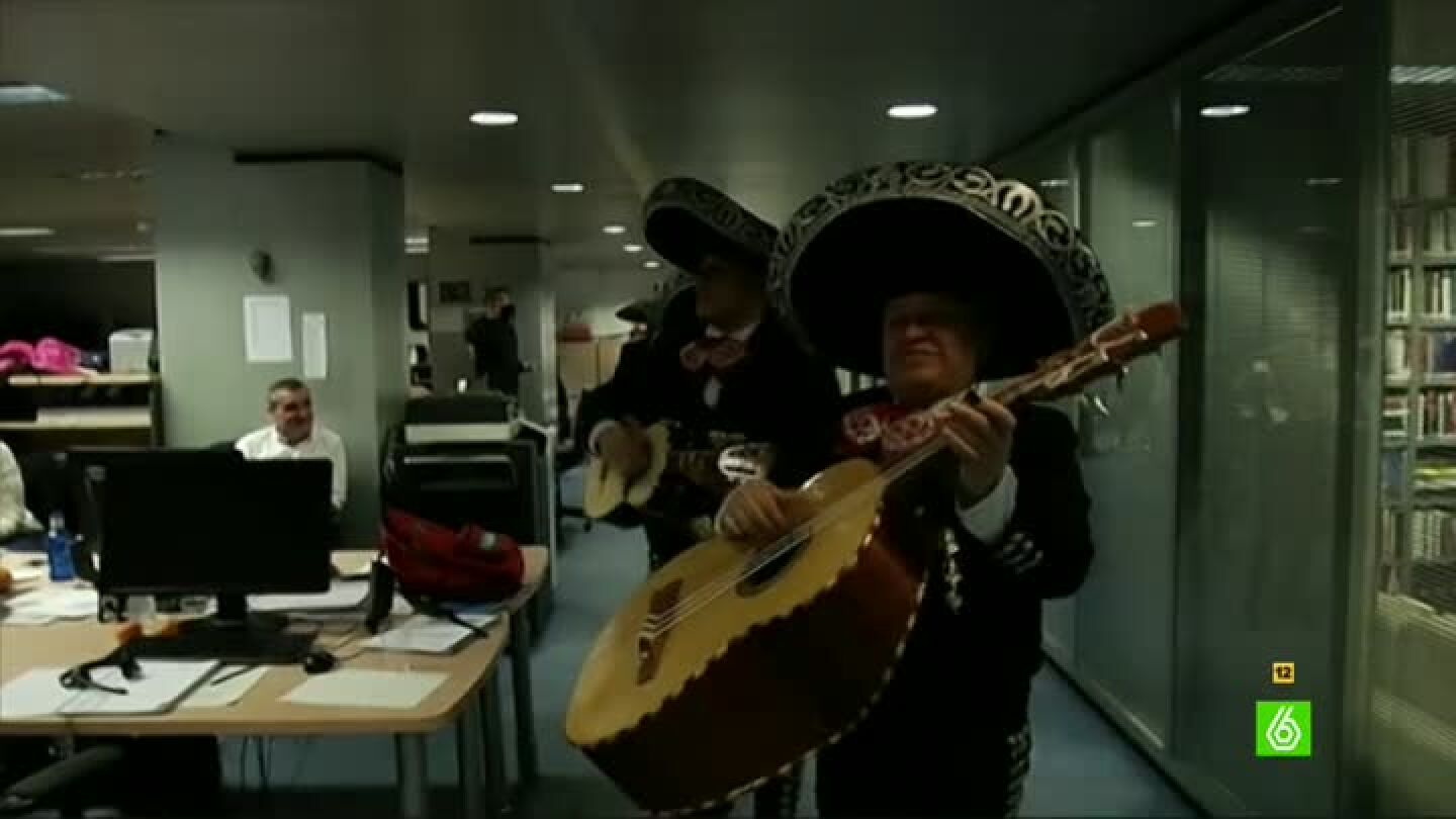 Mariachis, en la redacci&oacute;n de El Intermedio