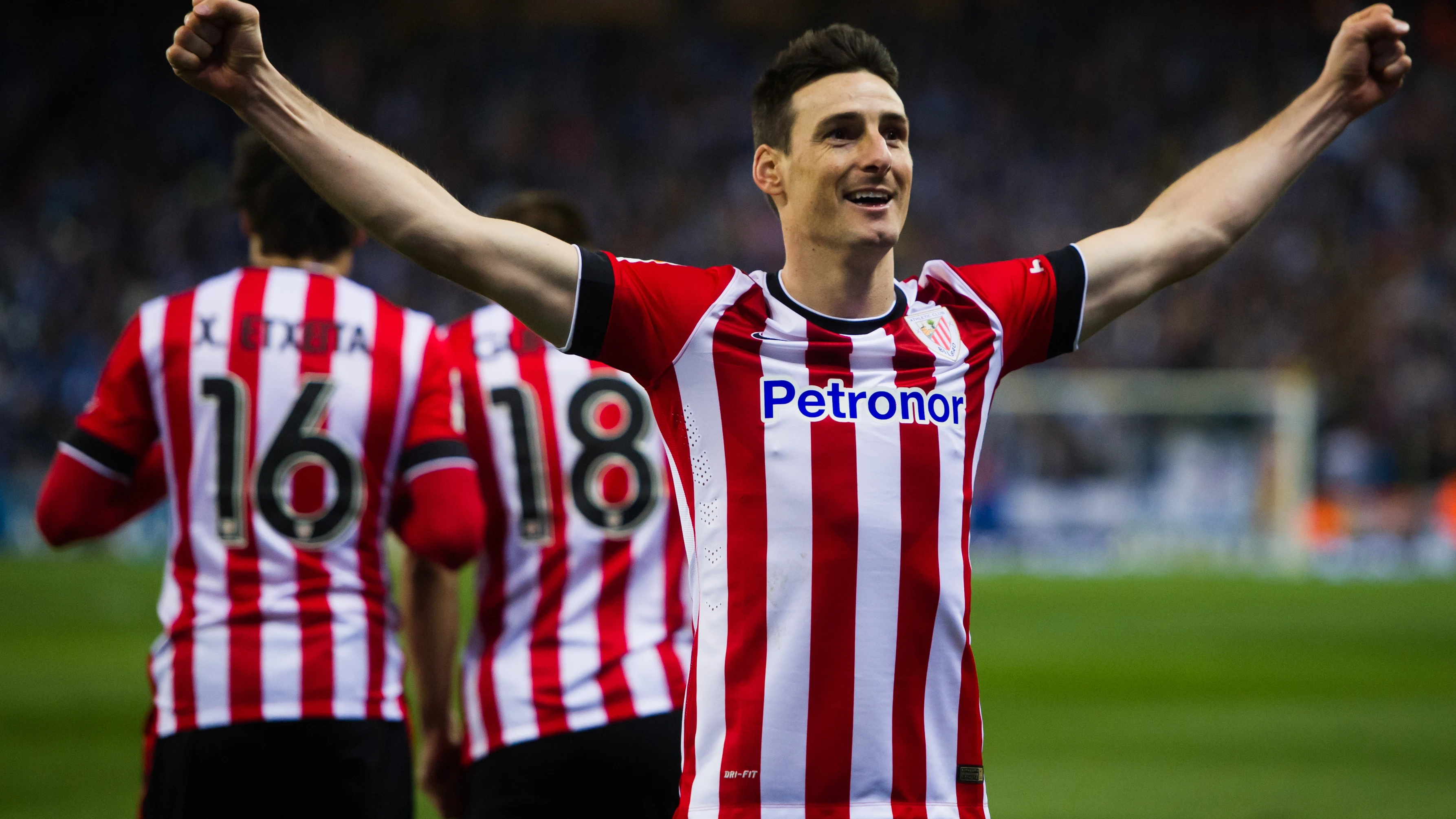 Aduriz celebrando un gol con el Athletic Club