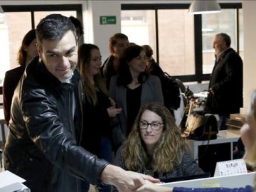 Pedro Sánchez habla con jóvenes emprendedores Pedro Sánchez habla con jóvenes emprendedores