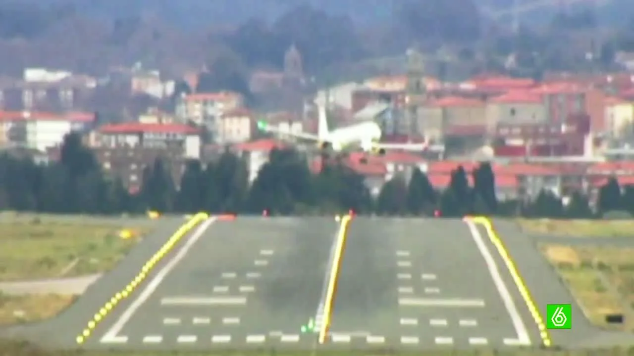 El avión tuvo que ser desviado porque no podía aterrizar El avión tuvo que ser desviado porque no podía aterrizar