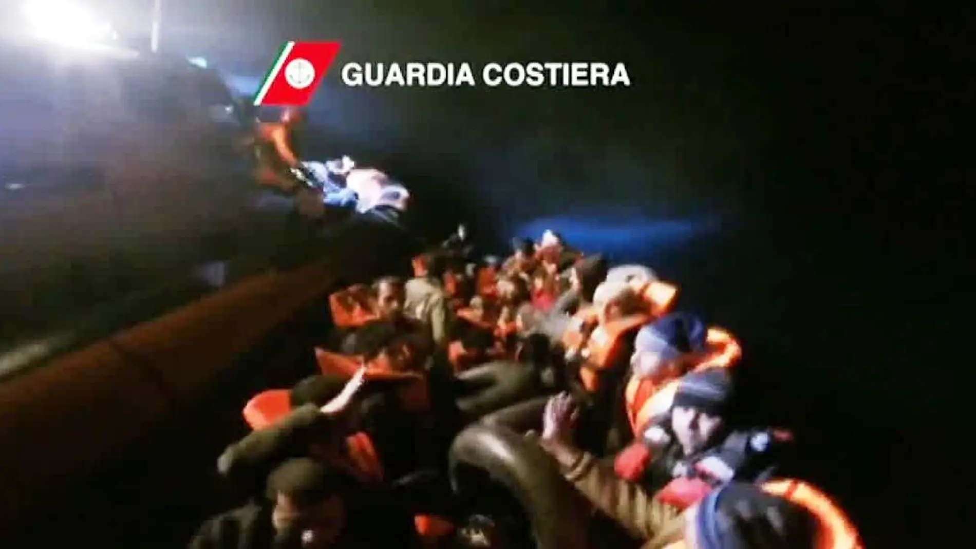 Guardacostas rescatan a 91 refugiados
