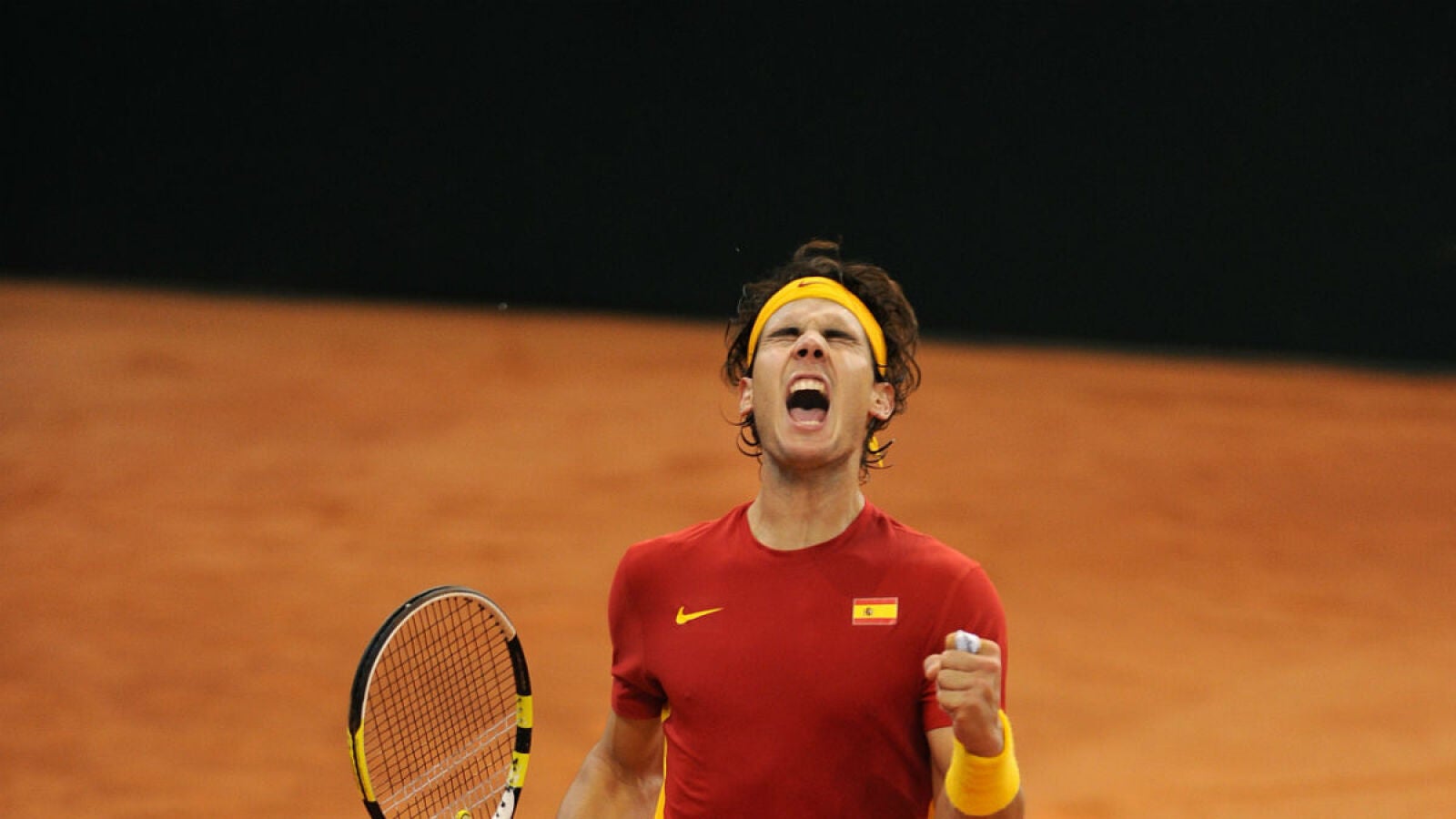Rafa Nadal celebra un punto en Copa Davis con Espa&ntilde;a