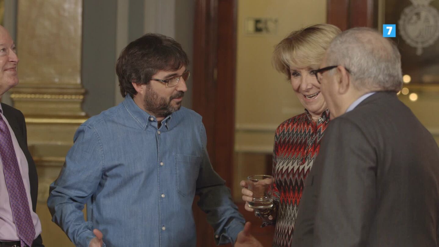 Esperanza Aguirre, junto a Jordi &Eacute;vole, en Salvados