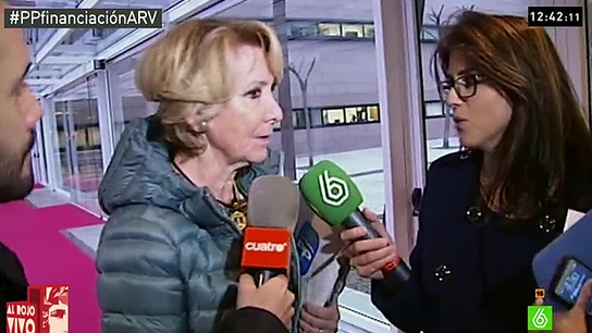 Esperanza Aguirre habla con los medios Esperanza Aguirre habla con los medios