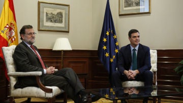El presidente del Gobierno en funciones, Mariano Rajoy, y el secretario general del PSOE, Pedro Sánchez