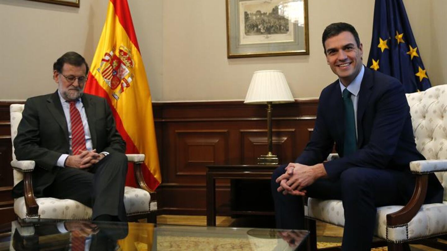 Mariano Rajoy y el secretario general del PSOE, Pedro S&aacute;nchez