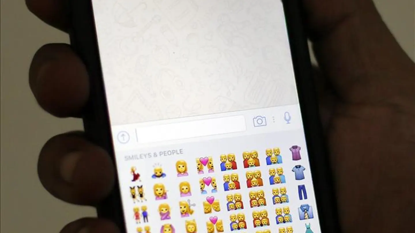 Indonesia pide la retirada de emoticonos que expresan apoyo a la homosexualidad Indonesia pide la retirada de emoticonos que expresan apoyo a la homosexualidad