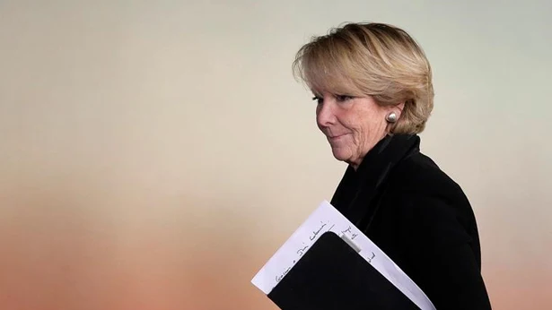 Esperanza Aguirre antes de su rueda de prensa