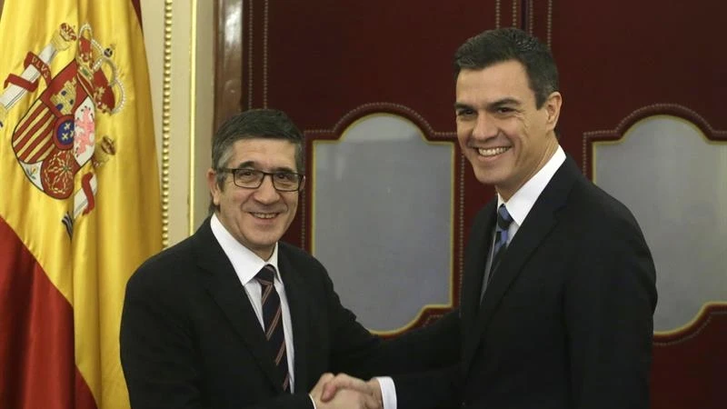 Patxi López,y el secretario general del PSOE, Pedro Sánchez