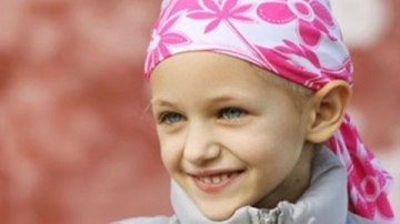 Imagen de una niña que padece cáncer