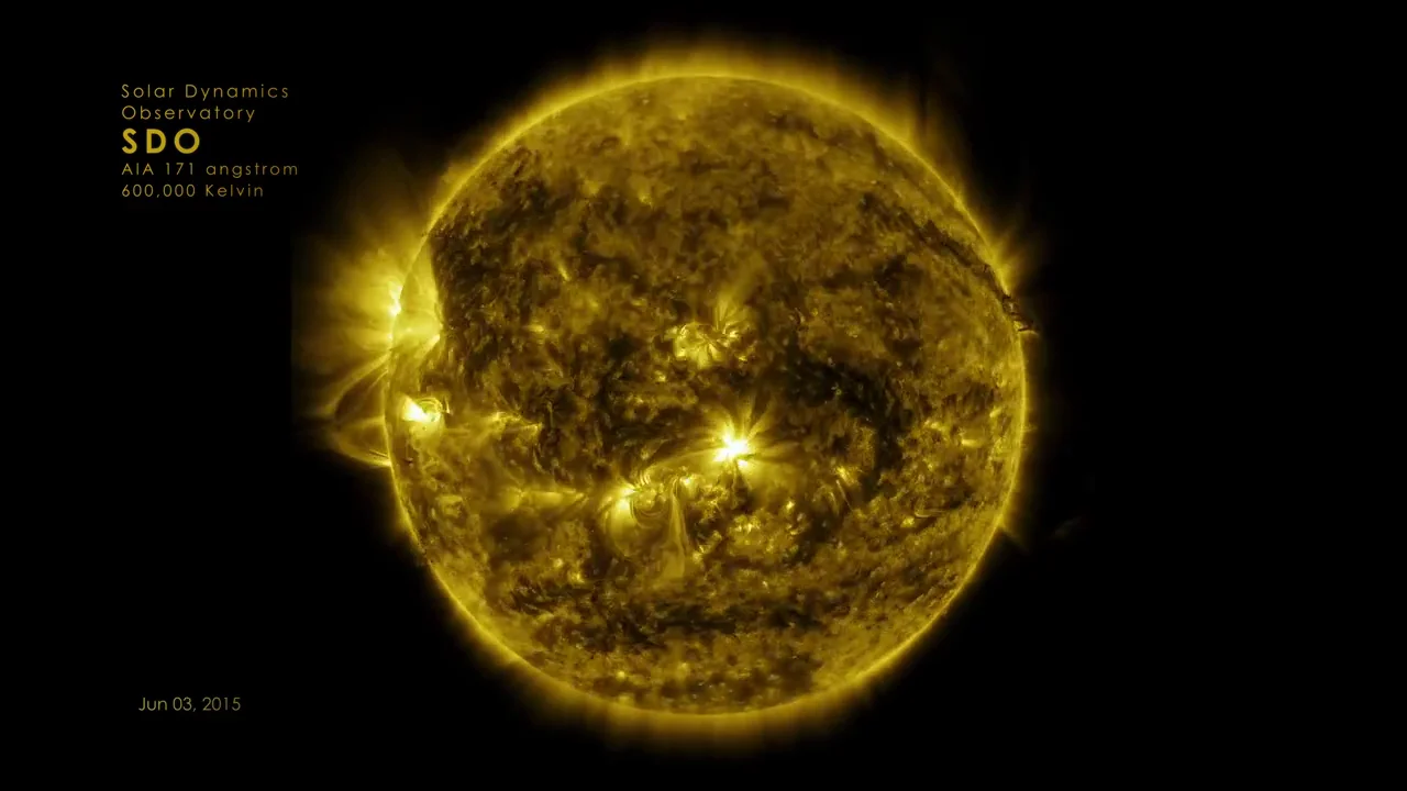 Fotograma del vídeo de la nasa sobre el sol Fotograma del vídeo de la nasa sobre el sol