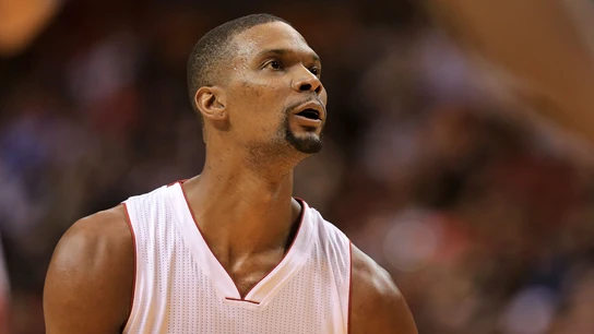 Chris Bosh mira a canasta durante un partido con los Heat Chris Bosh mira a canasta durante un partido con los Heat