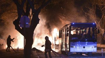 Momento de la explosión del coche bomba en Ankara