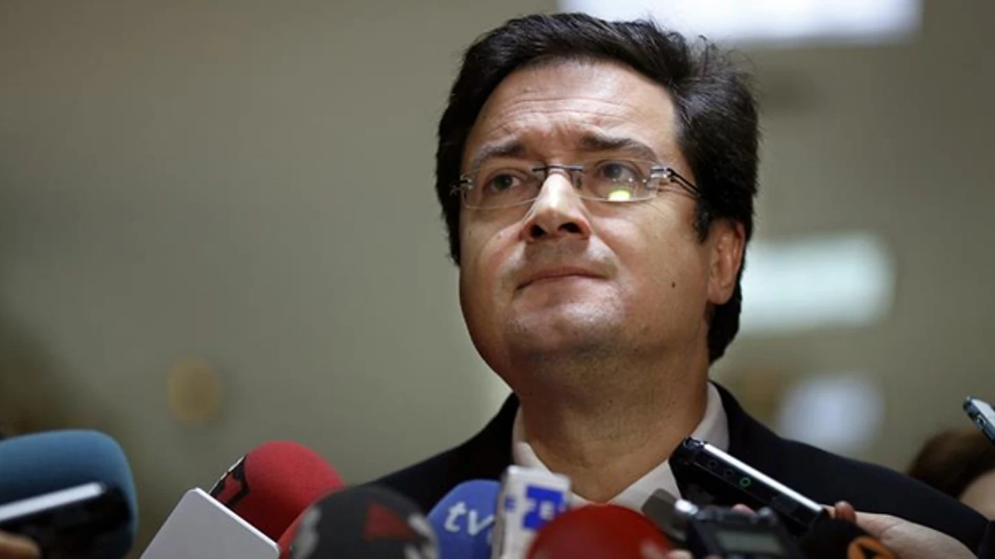 Óscar López, ante los medios Óscar López, ante los medios