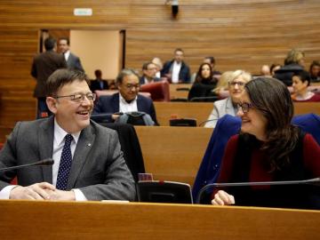 Ximo Puig, junto a la vicepresidenta, Monica oltra,durante la sesión de control en el pleno de Les Corts Ximo Puig, junto a la vicepresidenta, Monica oltra,durante la sesión de control en el pleno de Les Corts