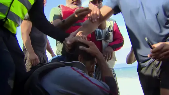 Un traficante que recibe la furia de los voluntarios Un traficante que recibe la furia de los voluntarios