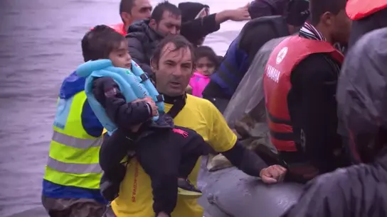 Los voluntarios de Proactiva Open Arms ayuda a los refugiados Los voluntarios de Proactiva Open Arms ayuda a los refugiados