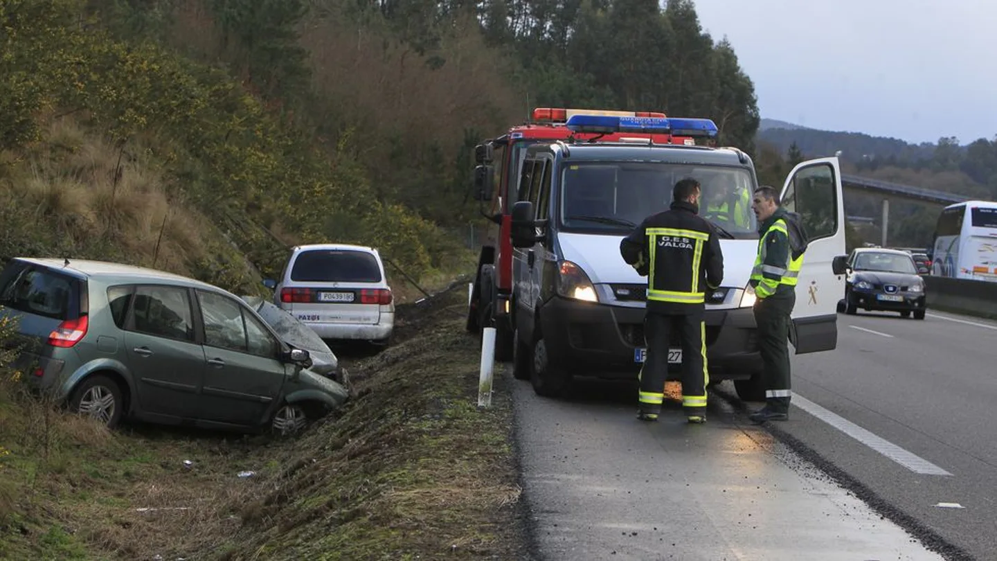 Uno de los tres accidentes registrados en la AP-9 Uno de los tres accidentes registrados en la AP-9