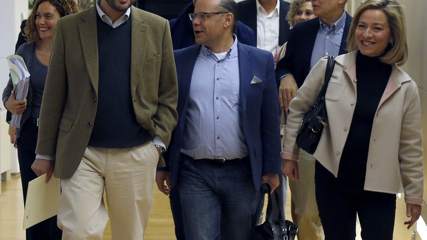 Los portavoces parlamentarios del PSOE, Antonio Hernando, y Coalici&oacute;n Canaria, Ana Oramas