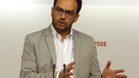 Antonio Hernando: "Nosotros no vamos a ir a la reunión del próximo día a discutir de sillones, vamos a discutir de políticas" Antonio Hernando: "Nosotros no vamos a ir a la reunión del próximo día a discutir de sillones, vamos a discutir de políticas"