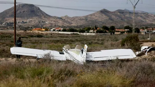 Imagen de un ultraligero siniestrado al precipitarse en el aeródrmo de Muchamiel, en Alicante Imagen de un ultraligero siniestrado al precipitarse en el aeródrmo de Muchamiel, en Alicante