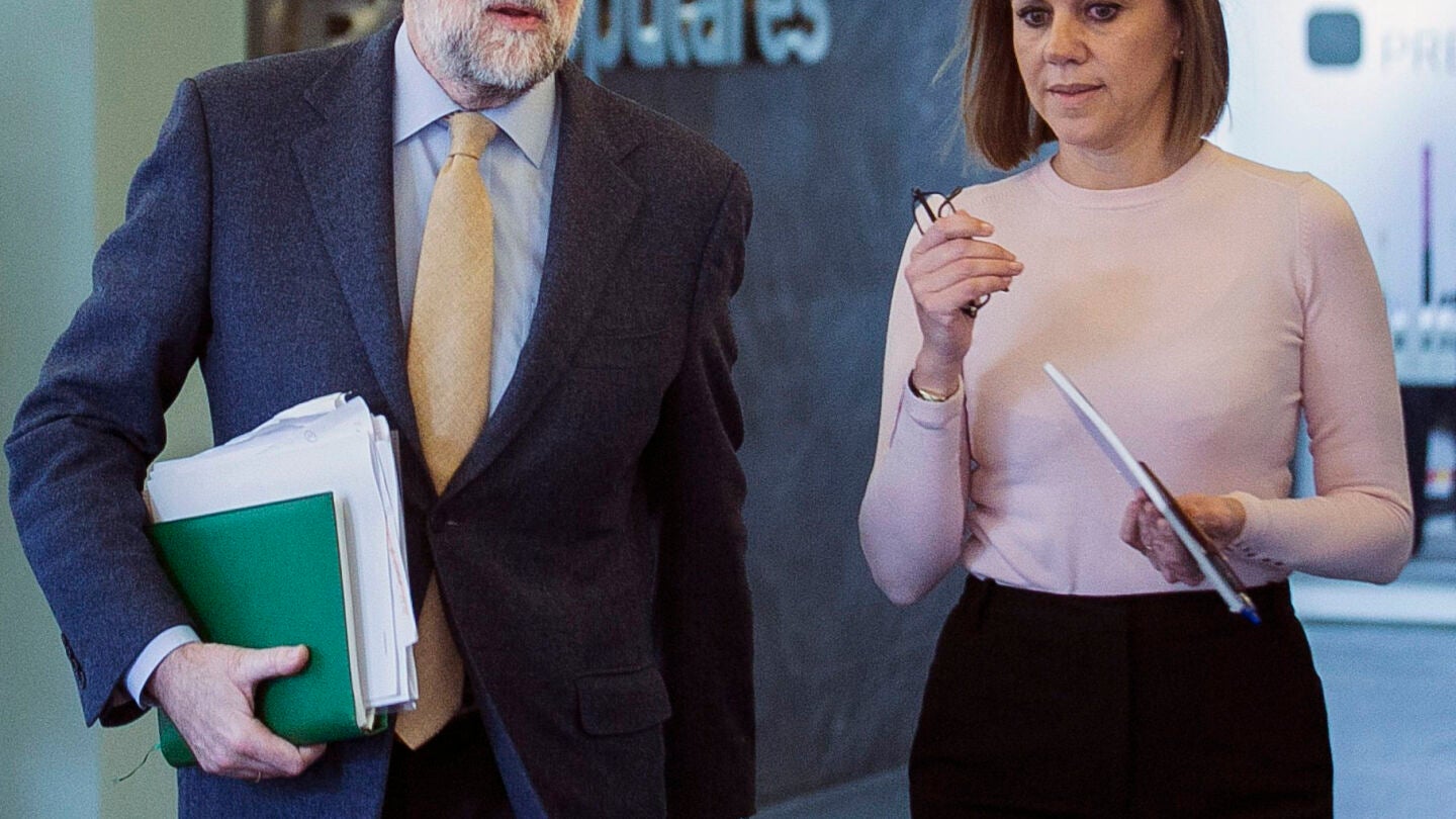 Mariano Rajoy y Mar&iacute;a Dolores de Cospedal, en la sede del PP