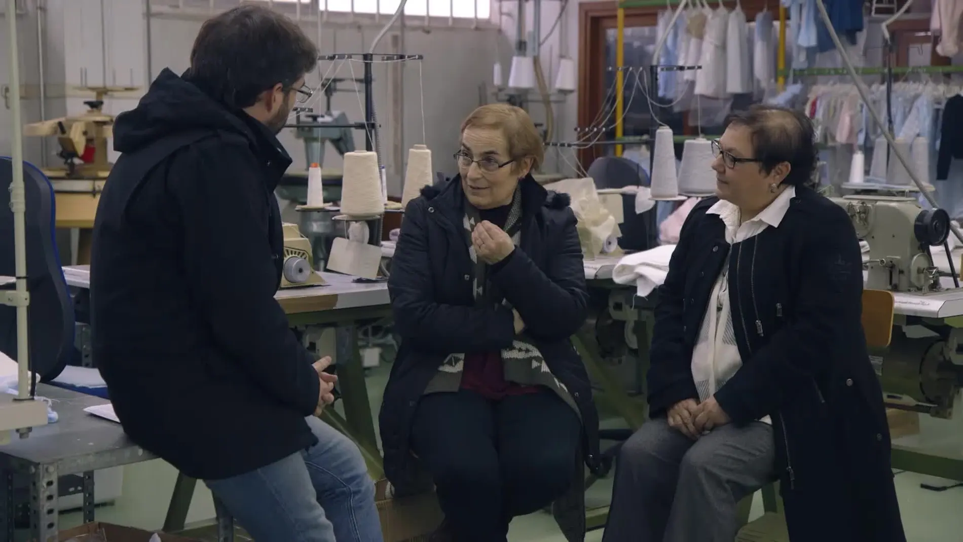 María Graña, expropietaria de un taller textil y Pilar Rodríguez, exsocia de una cooperativa textil 