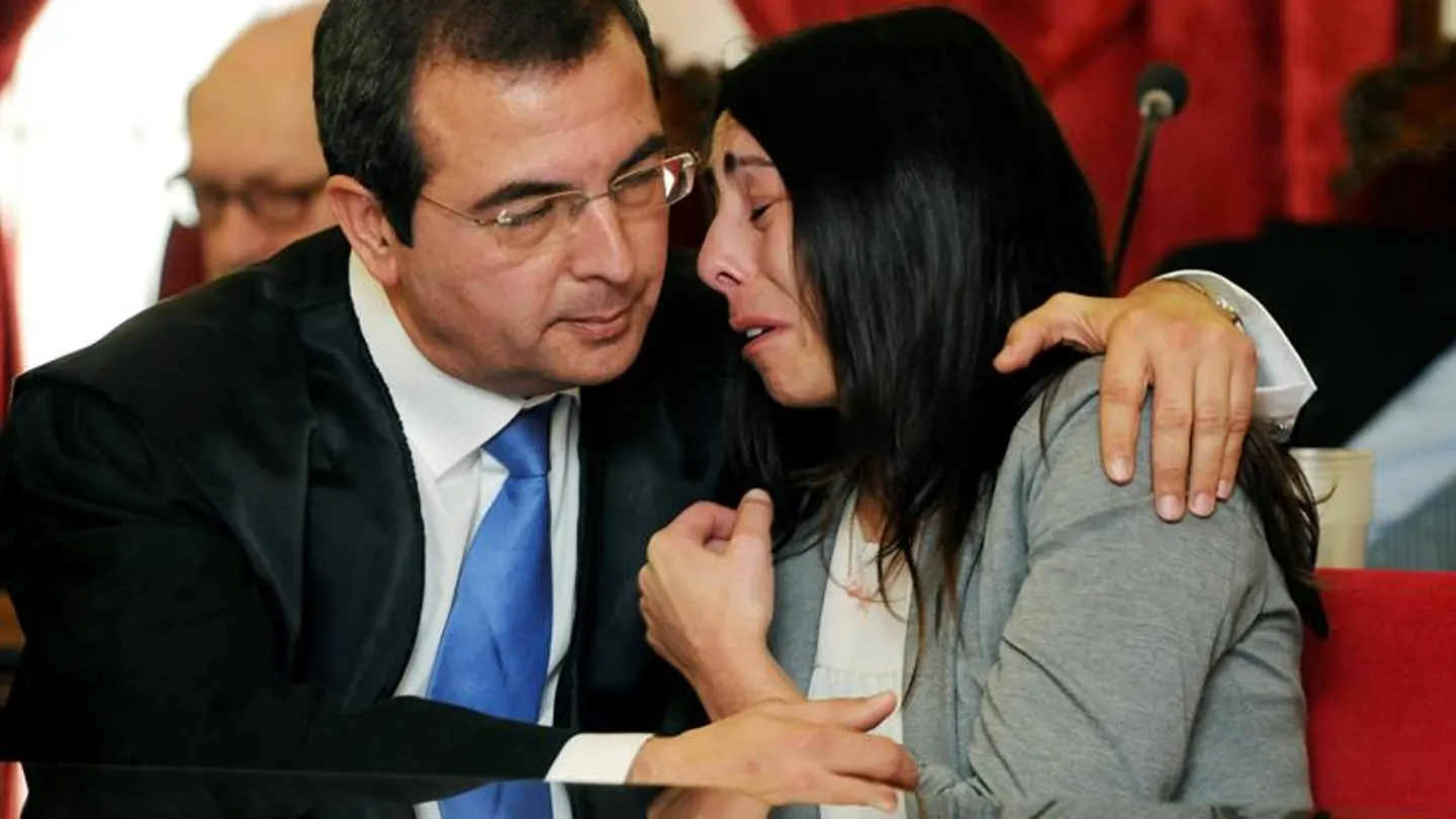Raquel Gago junto a su abogado tras conocer el dictamen del juez Raquel Gago junto a su abogado tras conocer el dictamen del juez