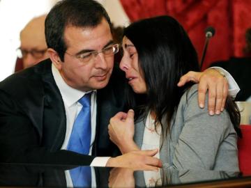Raquel Gago junto a su abogado tras conocer el dictamen del juez Raquel Gago junto a su abogado tras conocer el dictamen del juez
