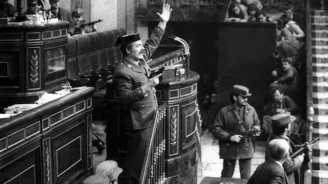 Antonio Tejero, en al tribunal del Congreso