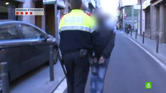 Mossos d'Esquadra deteniendo a uno de los miembros de la banda de atracadores Mossos d'Esquadra deteniendo a uno de los miembros de la banda de atracadores