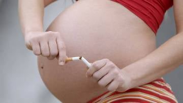 Fumar durante el embarazo aumenta el riesgo de obesidad infantil