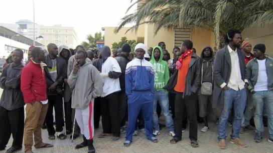 Inmigrantes en las inmediaciones del CETI de Melilla Inmigrantes en las inmediaciones del CETI de Melilla