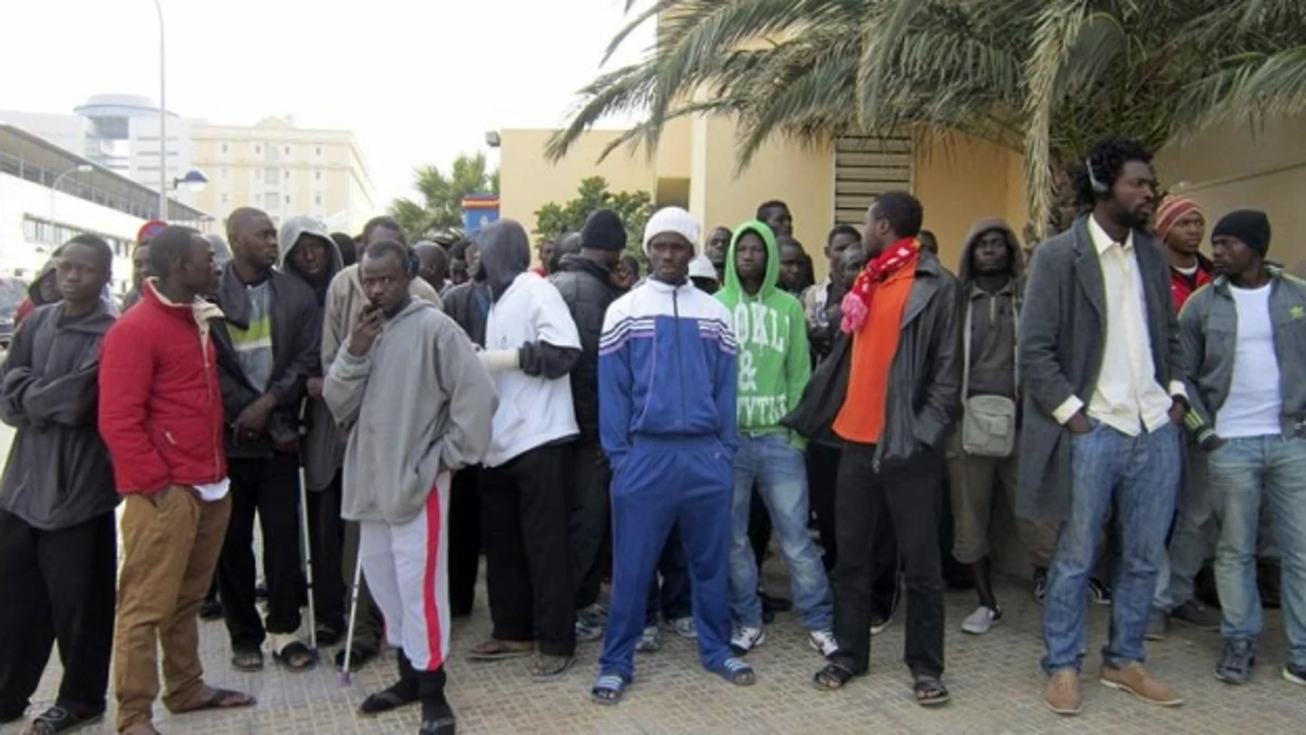 Inmigrantes en las inmediaciones del CETI de Melilla Inmigrantes en las inmediaciones del CETI de Melilla