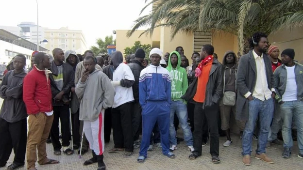 Inmigrantes en las inmediaciones del CETI de Melilla Inmigrantes en las inmediaciones del CETI de Melilla
