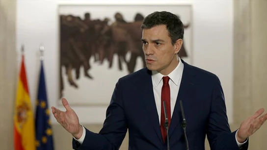 Pedro Sánchez ante los medios en una imagen de archivo Pedro Sánchez ante los medios en una imagen de archivo