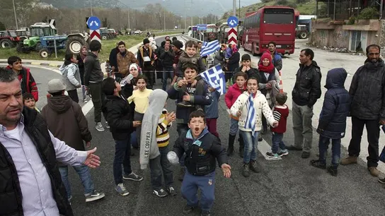 Un grupo de inmigrantes y refugiados manifestandose Un grupo de inmigrantes y refugiados manifestandose