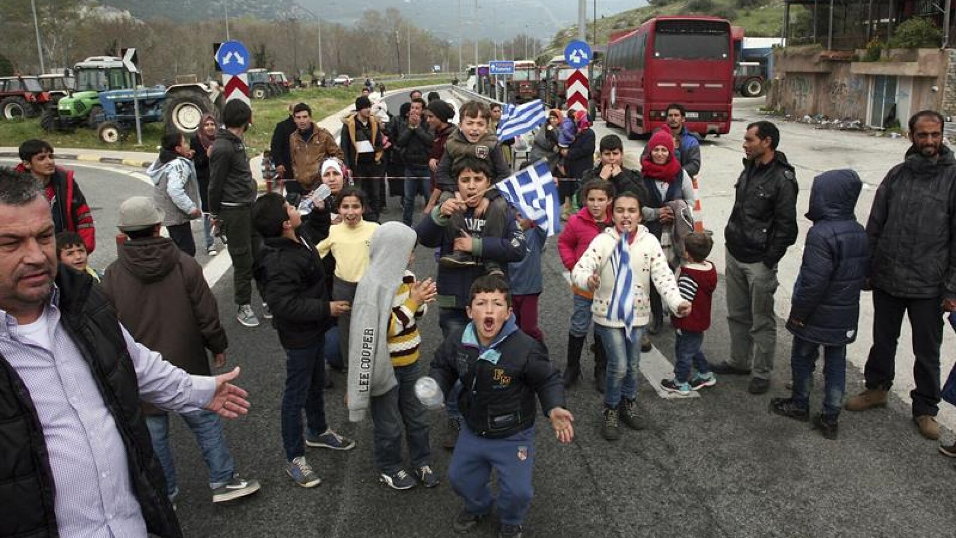 Un grupo de inmigrantes y refugiados manifestandose