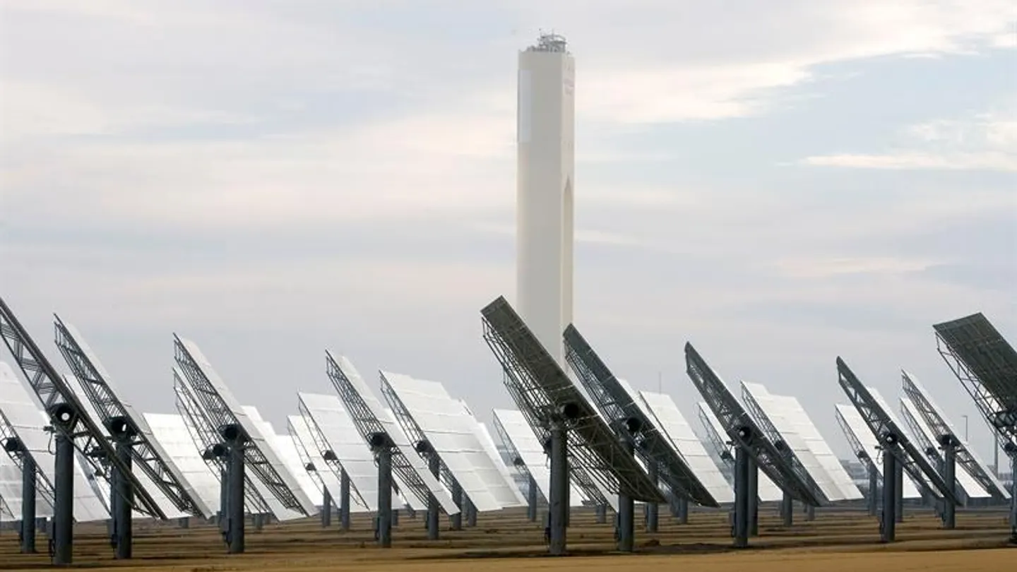 Vista de la planta solar de ABENGOA en Sanlúcar La Mayor (Sevilla). Vista de la planta solar de ABENGOA en Sanlúcar La Mayor (Sevilla).