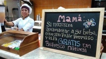 Un cartel apoyando la lactancia en un local de Guatemala