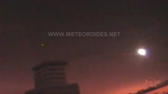 Un meteorito genera una gran bola de fuego Un meteorito genera una gran bola de fuego