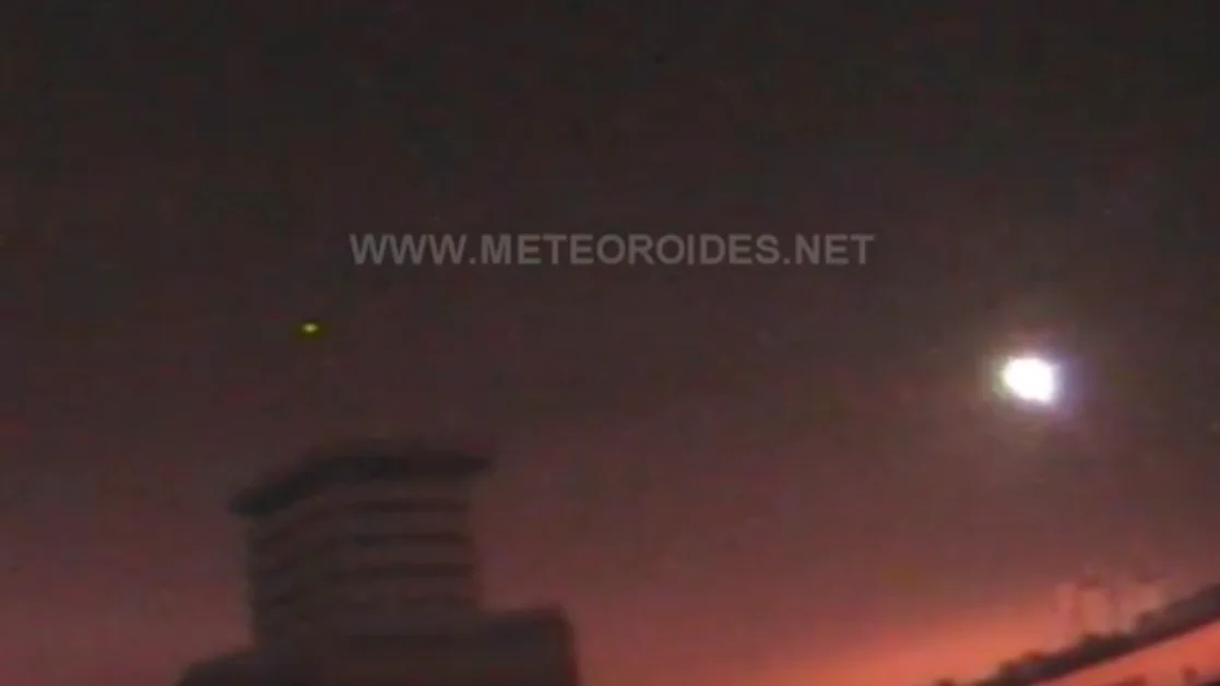 Un meteorito genera una gran bola de fuego