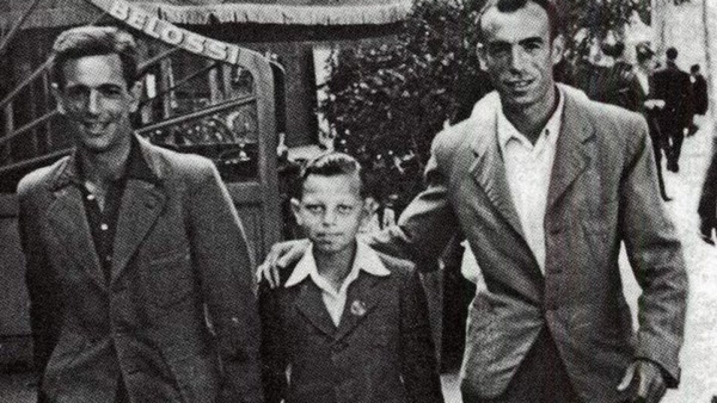 Siegfried Meir y su padre adoptivo, tras escapar de los campos de concentraci&oacute;n