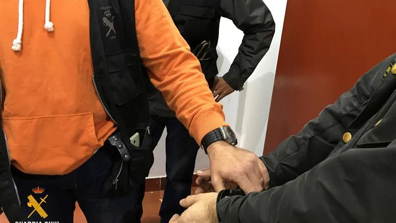 Una operación policial contra la pronografía infantil en Logroño se salda con un detenido y la incautación de más de 80.000 archivos